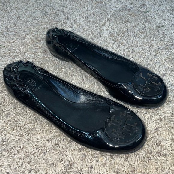 Tory Burch Black Patent Leather flats - Picture 1 of 6